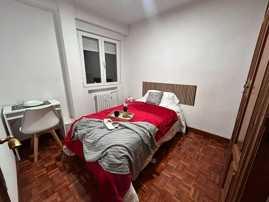 Immagine 2 di Camera in affitto  in Calle de Fermín Caballero a Madrid