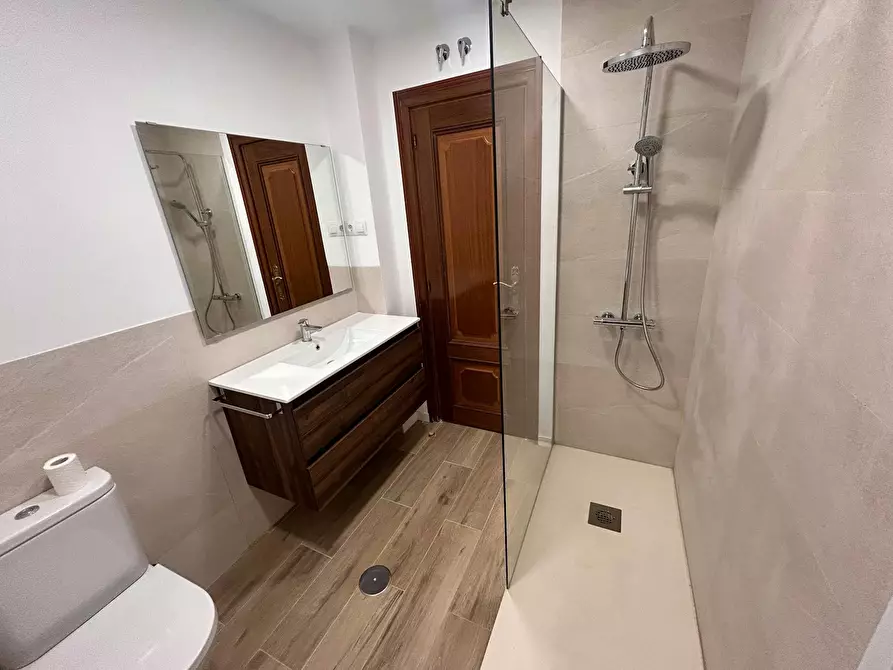 Immagine 7 di Camera in affitto  in Calle de Fermín Caballero a Madrid