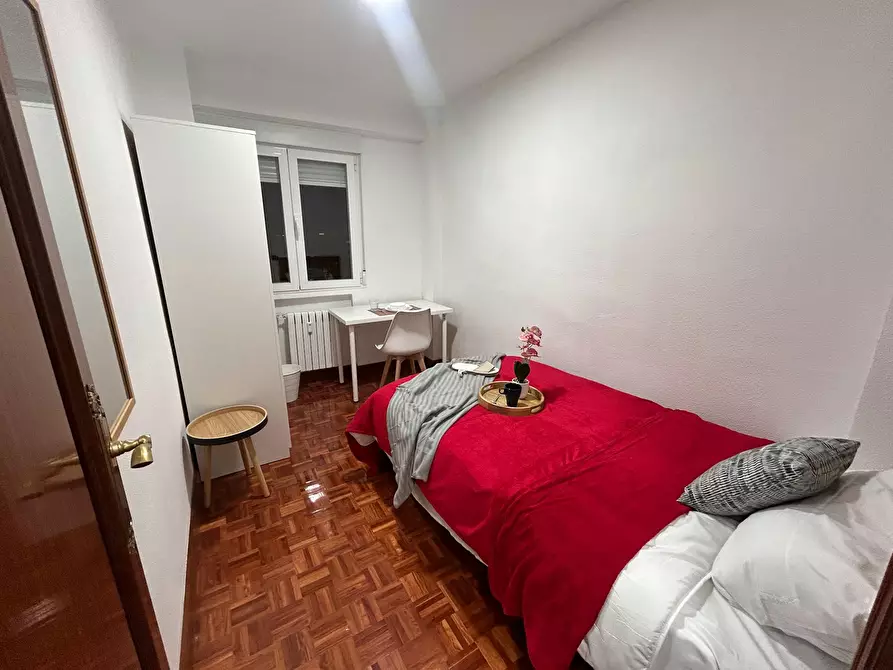 Immagine 3 di Camera in affitto  in Calle de Fermín Caballero a Madrid