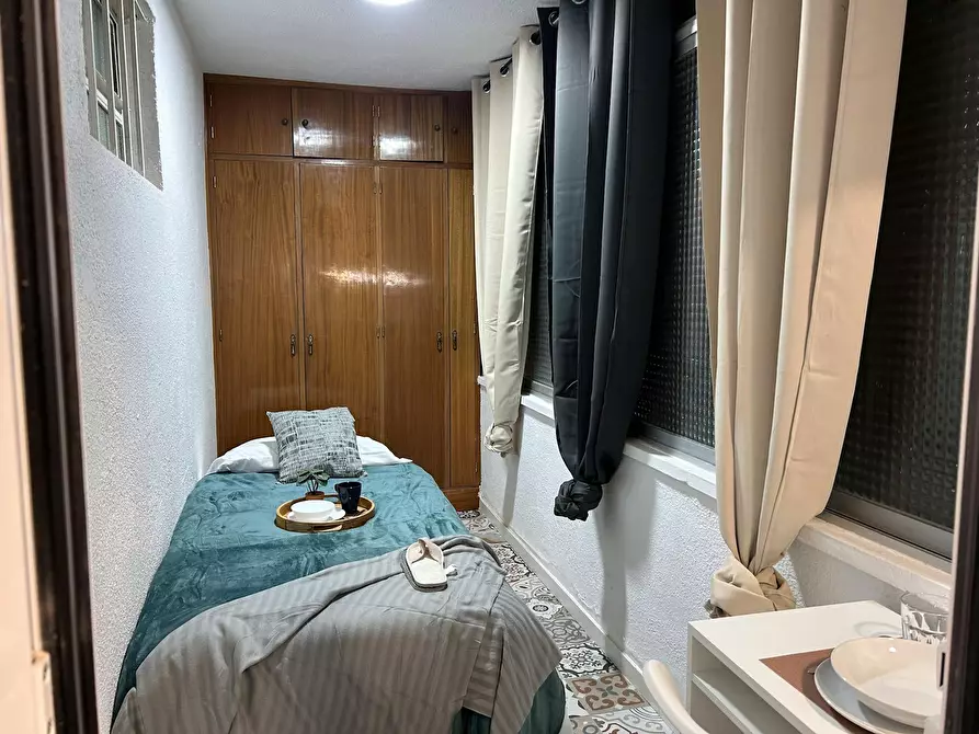 Immagine 1 di Camera in affitto  in Calle de Fermín Caballero a Madrid