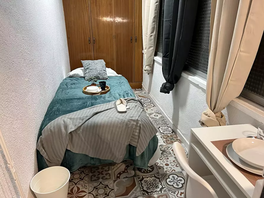 Immagine 3 di Camera in affitto  in Calle de Fermín Caballero a Madrid