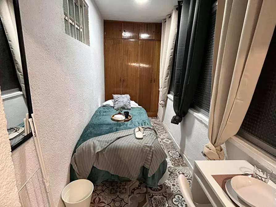 Immagine 5 di Camera in affitto  in Calle de Fermín Caballero a Madrid