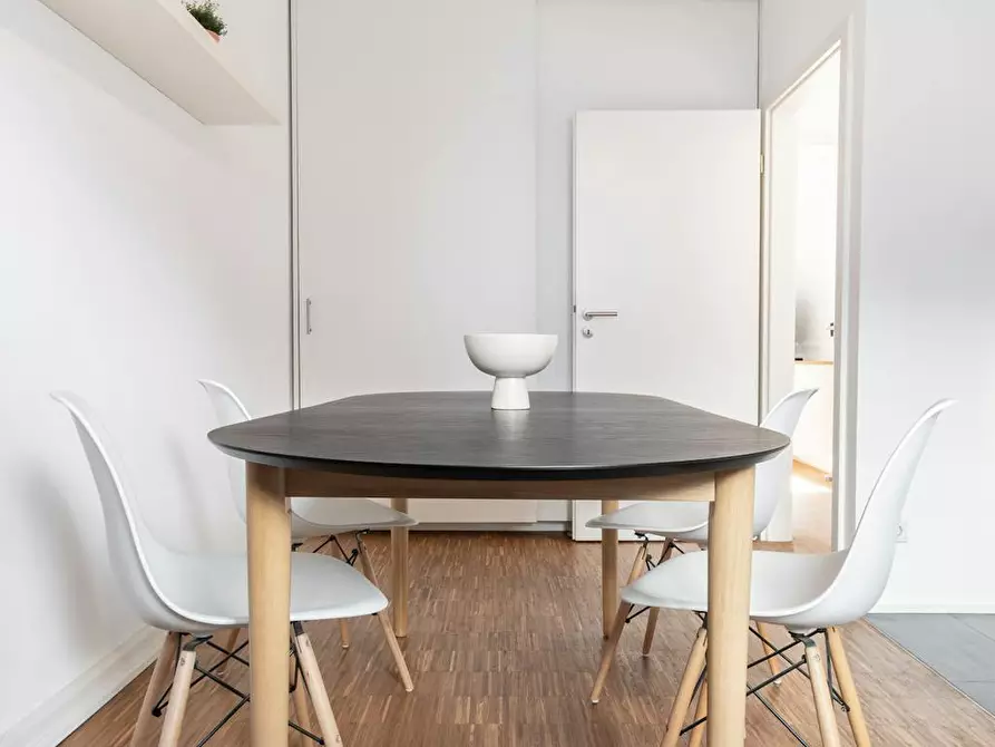 Immagine 5 di Appartamento in affitto  in Neckarstraße a Düsseldorf