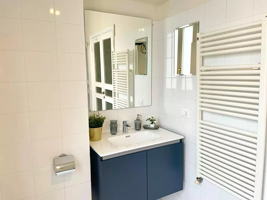 Immagine 10 di Camera in affitto  in Lungarno Amerigo Vespucci a Firenze