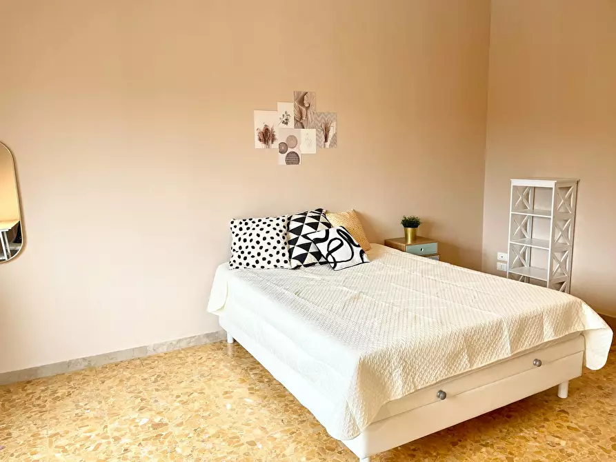 Immagine 4 di Camera in affitto  in Lungarno Amerigo Vespucci a Firenze