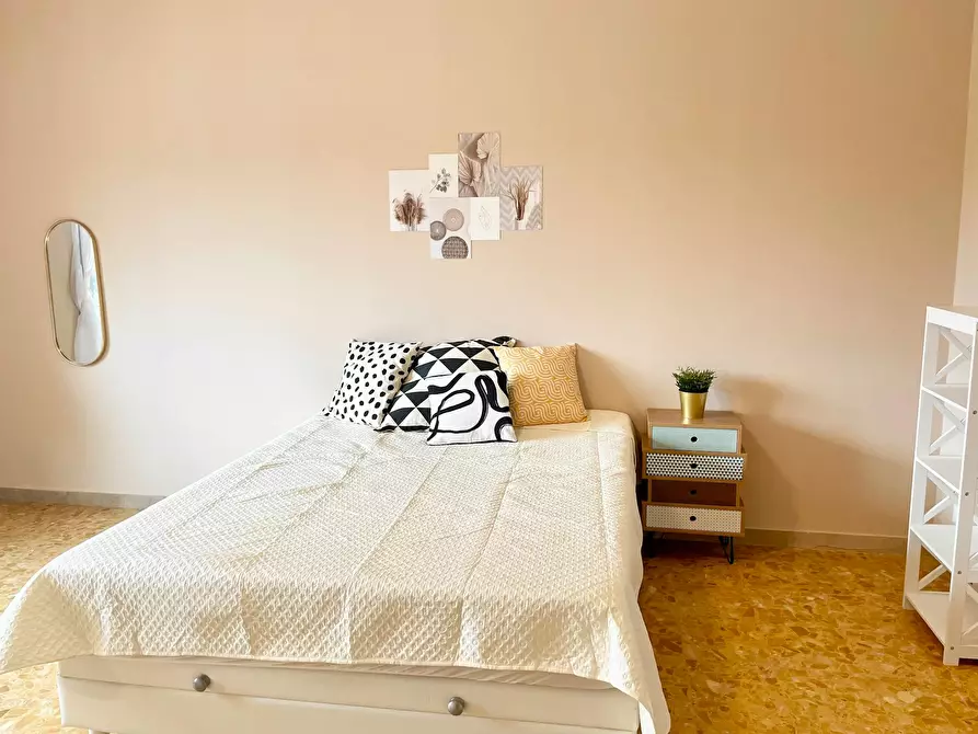 Immagine 2 di Camera in affitto  in Lungarno Amerigo Vespucci a Firenze