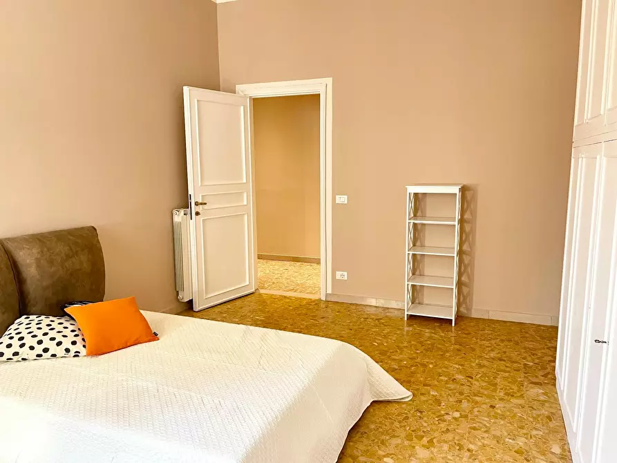 Immagine 3 di Camera in affitto  in Lungarno Amerigo Vespucci a Firenze