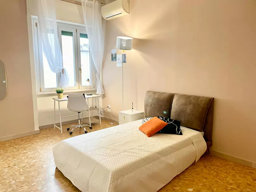 Immagine 1 di Camera in affitto  in Lungarno Amerigo Vespucci a Firenze