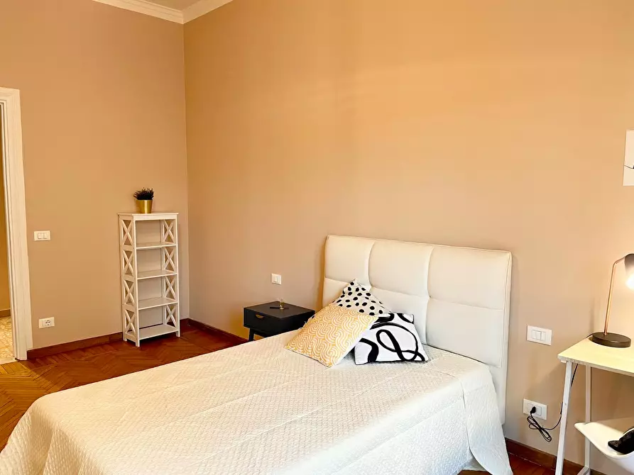 Immagine 4 di Camera in affitto  in Lungarno Amerigo Vespucci a Firenze