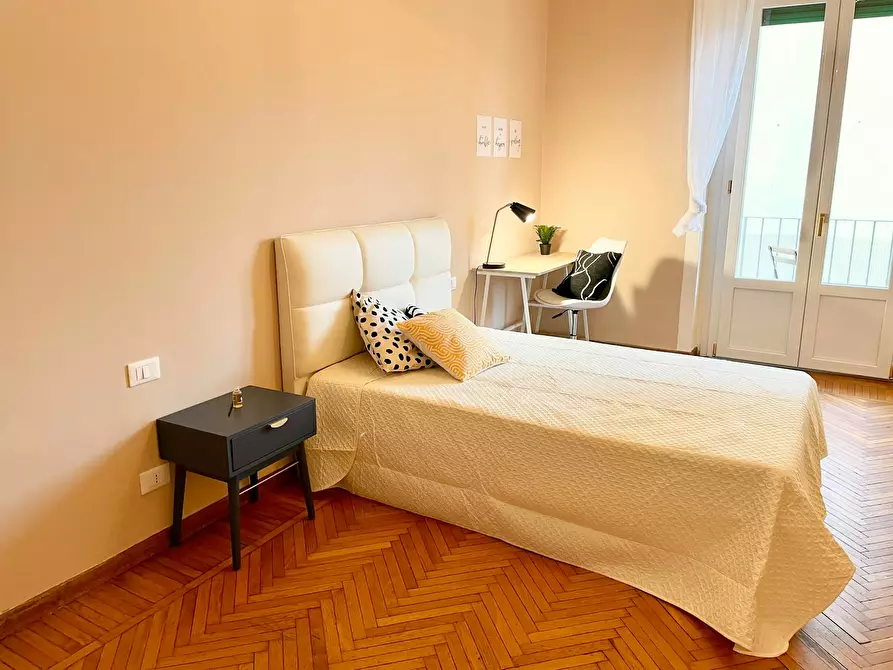 Immagine 2 di Camera in affitto  in Lungarno Amerigo Vespucci a Firenze