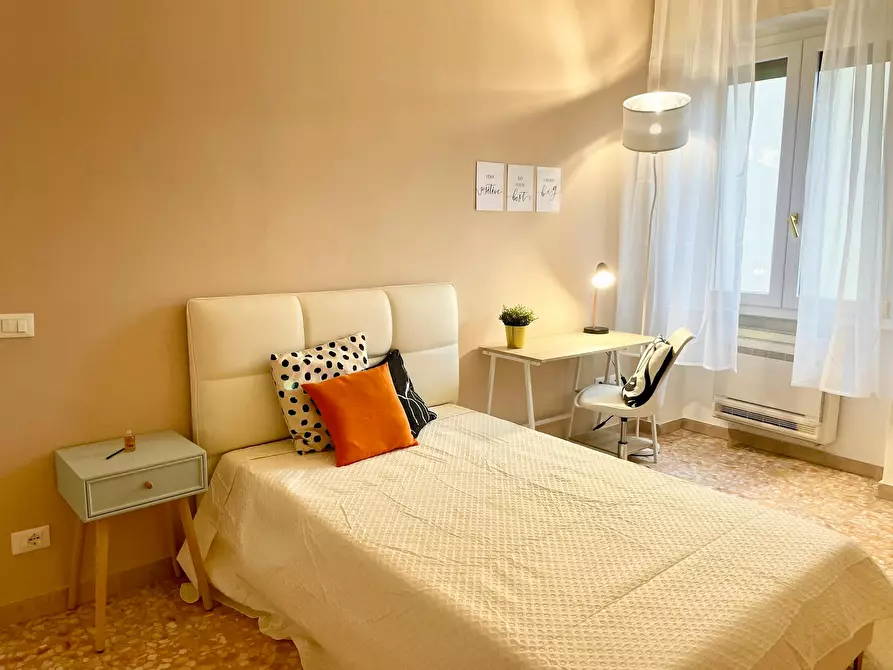 Immagine 5 di Camera in affitto  in Lungarno Amerigo Vespucci a Firenze