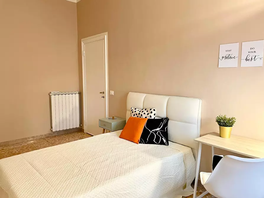 Immagine 2 di Camera in affitto  in Lungarno Amerigo Vespucci a Firenze