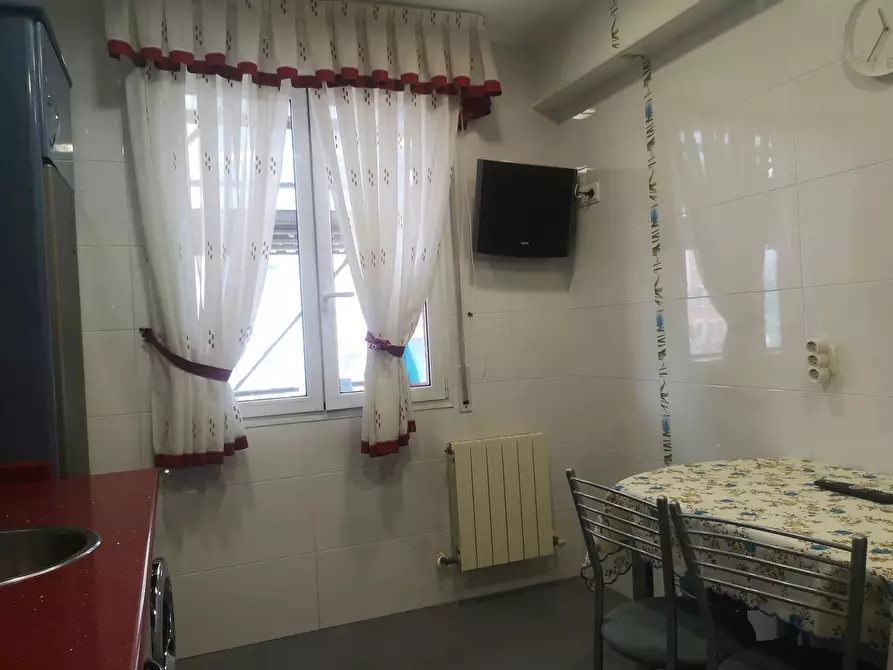 Immagine 6 di Camera in affitto  in Errekalde-Larraskitu Errepidea a Bilbao