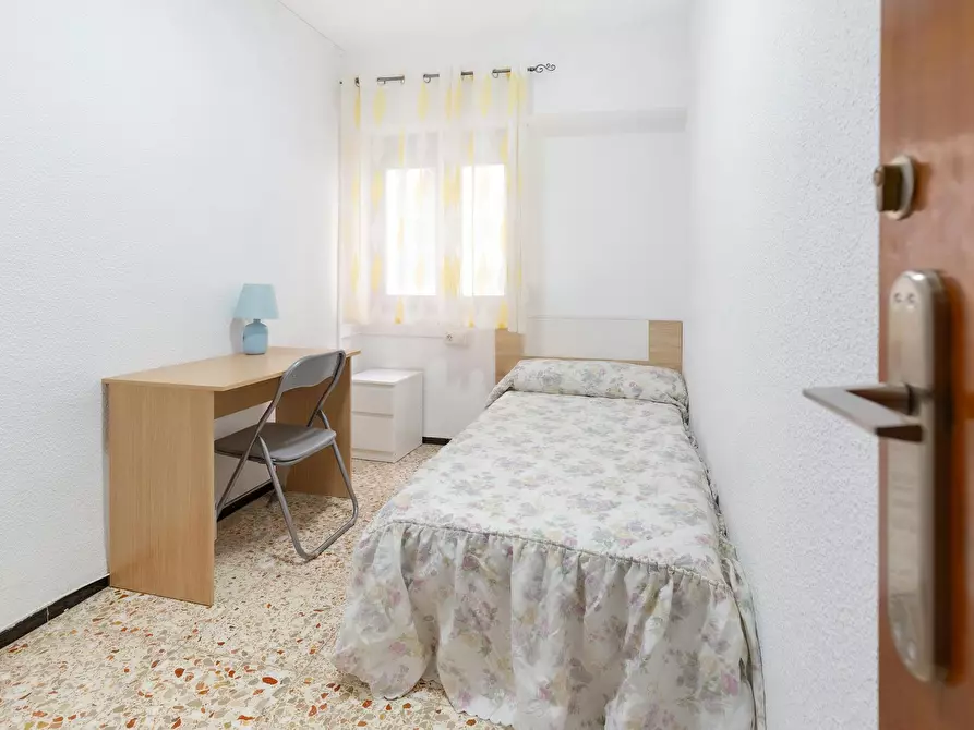 Immagine 1 di Camera in affitto  in Carrer Clemente Gonzalvez Valls a Elx/Elche