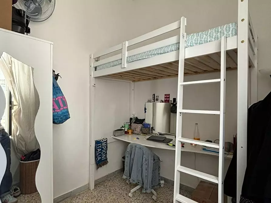 Immagine 1 di Camera in affitto  in Via Pietro Trinchera a Napoli