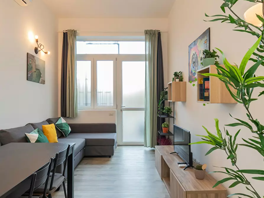 Immagine 1 di Appartamento in affitto  in Via Gallura a Milano