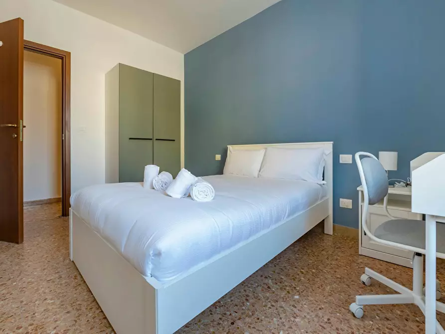 Immagine 1 di Camera in affitto  in Via Venti Settembre a Verona