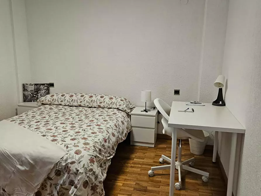 Immagine 1 di Camera in affitto  in Plaza de Miguel Salamero a Zaragoza