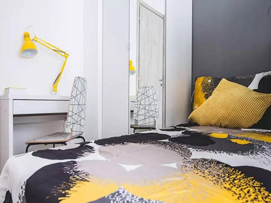 Immagine 2 di Camera in affitto  in Via Paolo Bassi a Milano