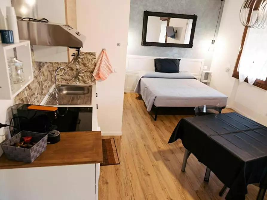 Immagine 5 di Appartamento in affitto  in Via de' Carracci a Bologna