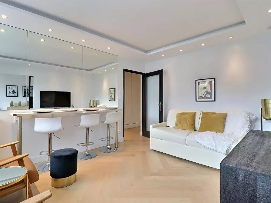 Immagine 1 di Appartamento in affitto  in Passage du Guesclin a Paris