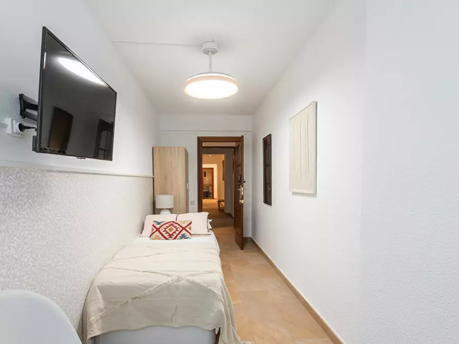 Immagine 1 di Camera in affitto  in Calle Orense a Alicante/Alacant