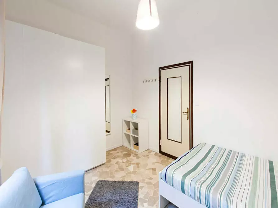 Immagine 5 di Camera in affitto  in Via Antonio Panizzi a Milano
