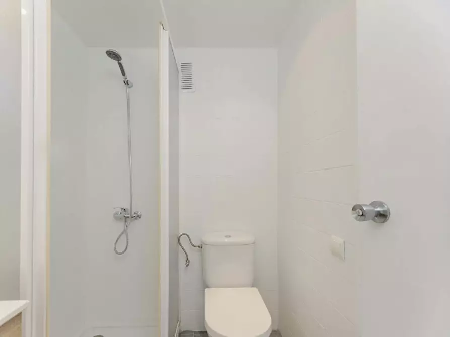 Immagine 10 di Camera in affitto  in Carrer del Palleter a Valencia