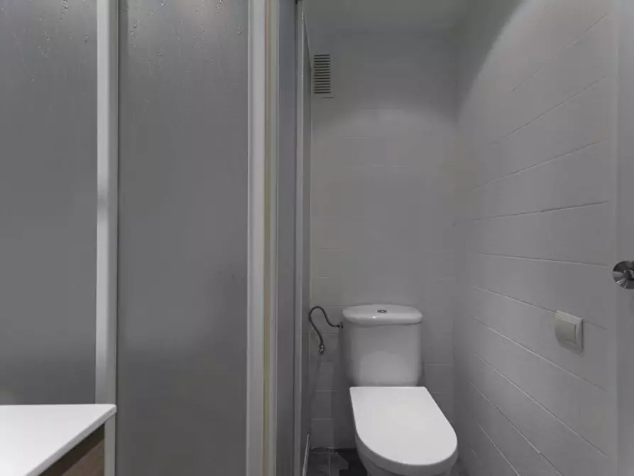 Immagine 8 di Camera in affitto  in Carrer del Palleter a Valencia