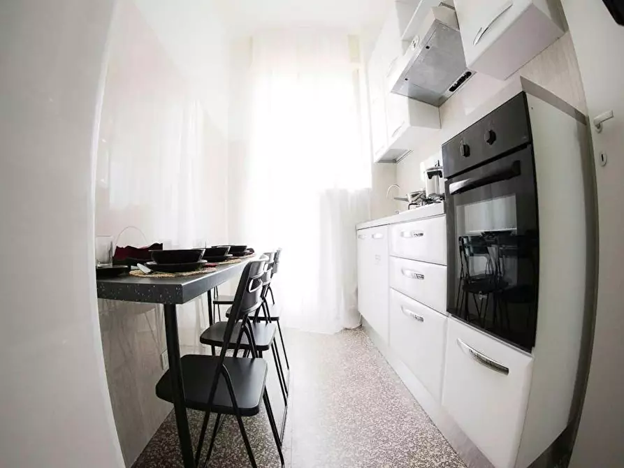 Immagine 5 di Camera in affitto  in Via Vetta D'Italia a Milano