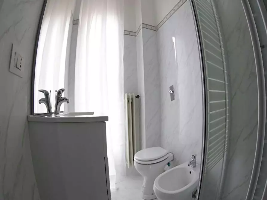 Immagine 6 di Camera in affitto  in Via Vetta D'Italia a Milano