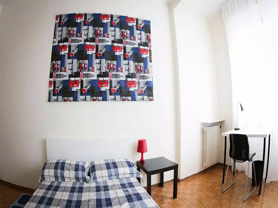 Immagine 2 di Camera in affitto  in Via Vetta D'Italia a Milano