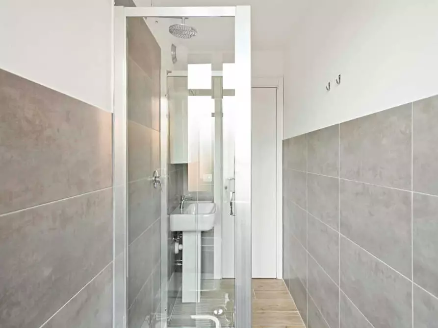 Immagine 9 di Camera in affitto  in Viale Legioni Romane a Milano