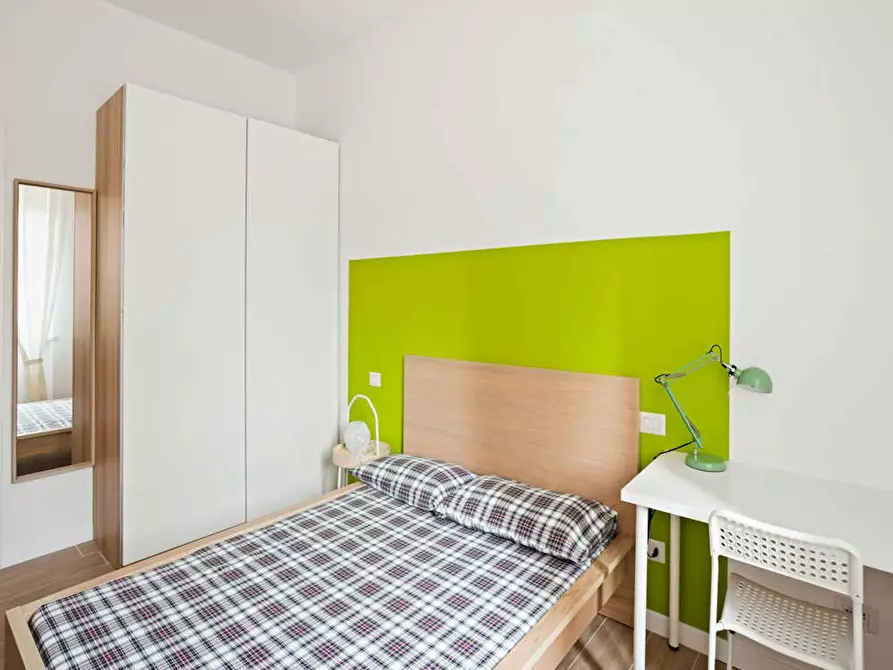 Immagine 2 di Camera in affitto  in Viale Legioni Romane a Milano