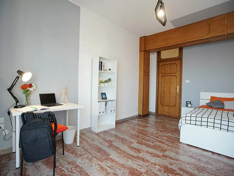 Immagine 4 di Camera in affitto  in Via Pietro Castellino a Napoli