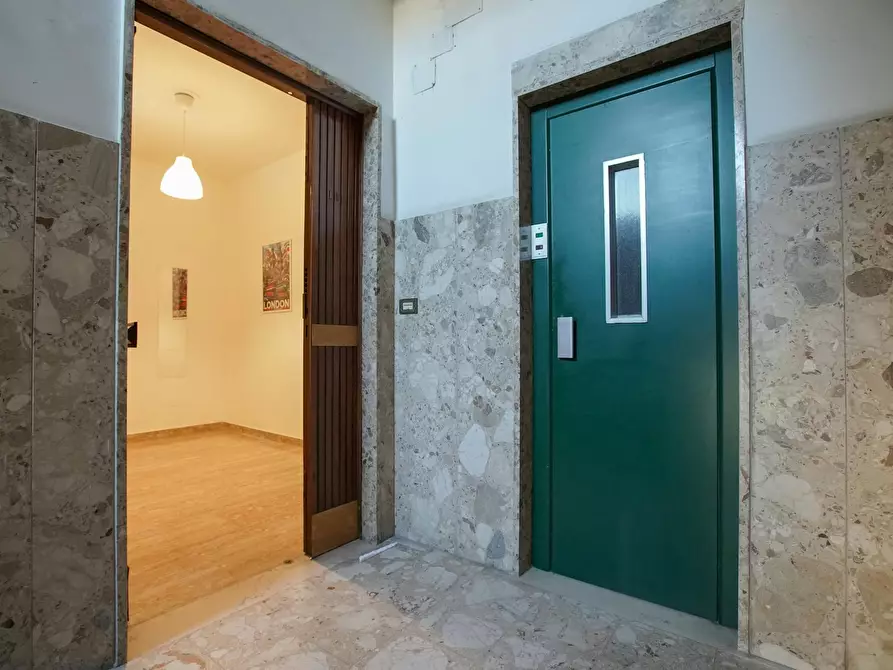 Immagine 8 di Camera in affitto  in Via Pietro Castellino a Napoli