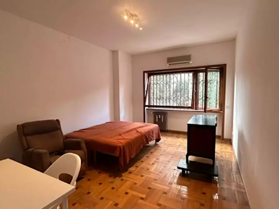 Immagine 1 di Camera in affitto  in Via Costantino Maes a Roma