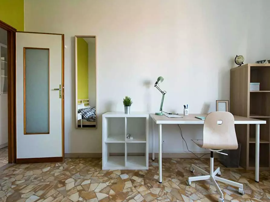 Immagine 6 di Camera in affitto  in Via delle Fragole a Bologna