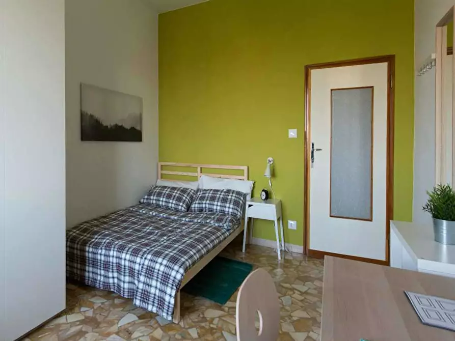 Immagine 1 di Camera in affitto  in Via delle Fragole a Bologna