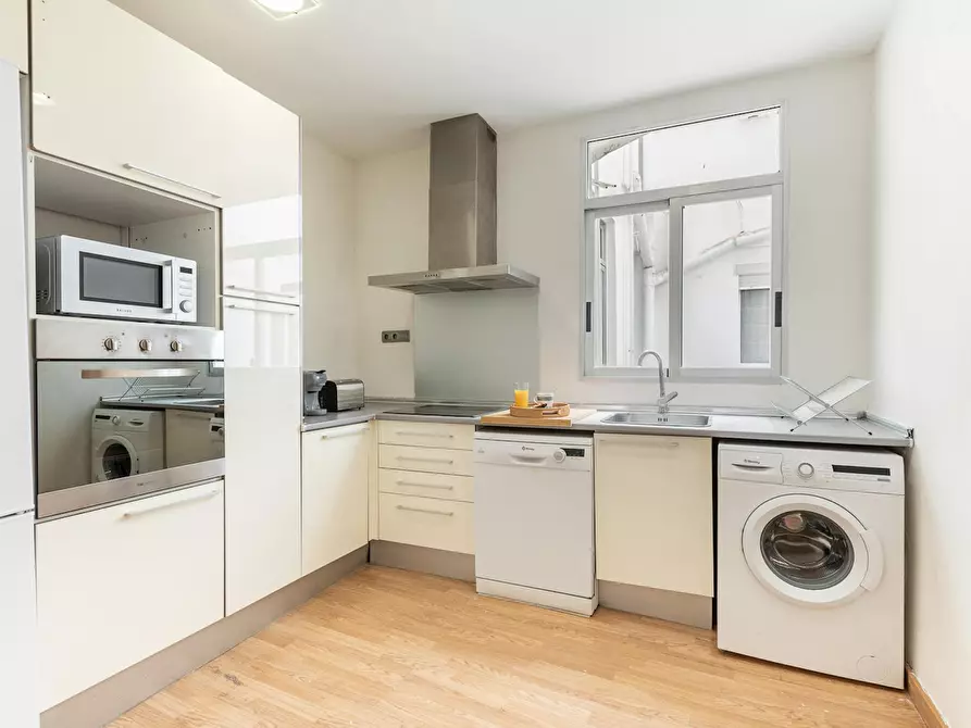 Immagine 10 di Camera in affitto  in Carrer d'Hernán Cortés a Valencia