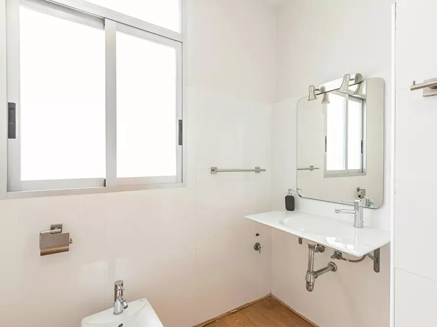 Immagine 9 di Camera in affitto  in Carrer d'Hernán Cortés a Valencia