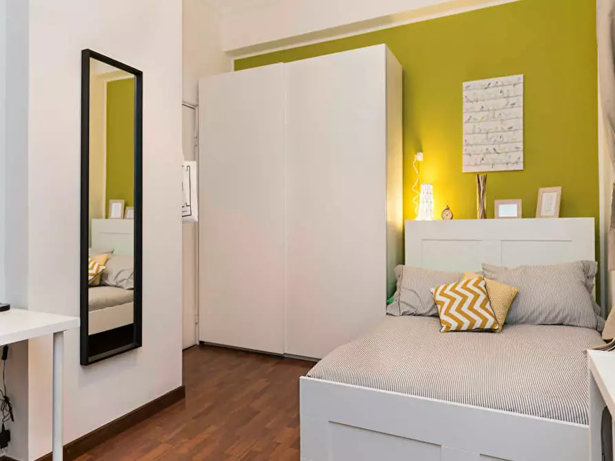 Immagine 5 di Camera in affitto  in Via Giulio Tarra a Milano