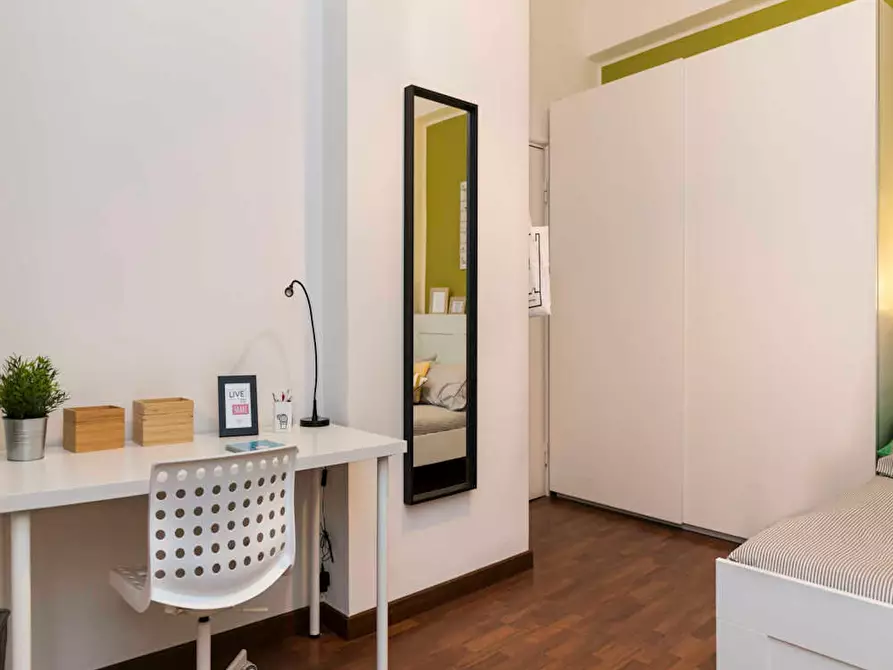 Immagine 6 di Camera in affitto  in Via Giulio Tarra a Milano