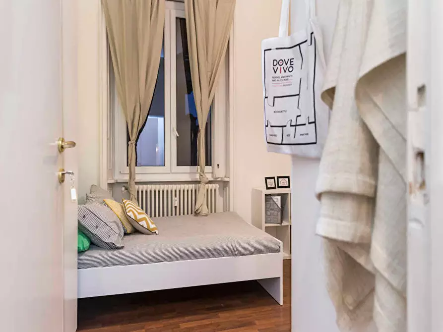 Immagine 1 di Camera in affitto  in Via Giulio Tarra a Milano