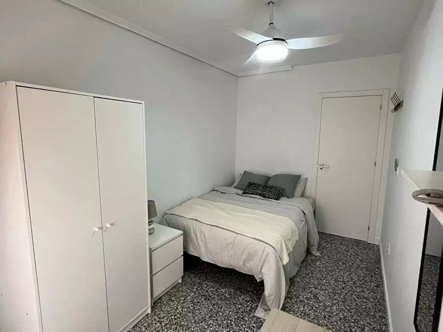 Immagine 1 di Camera in affitto  in Calle del Maestro Alonso a Alicante/Alacant