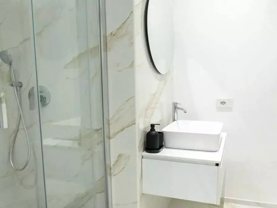 Immagine 10 di Appartamento in affitto  in Via Piave a Roma