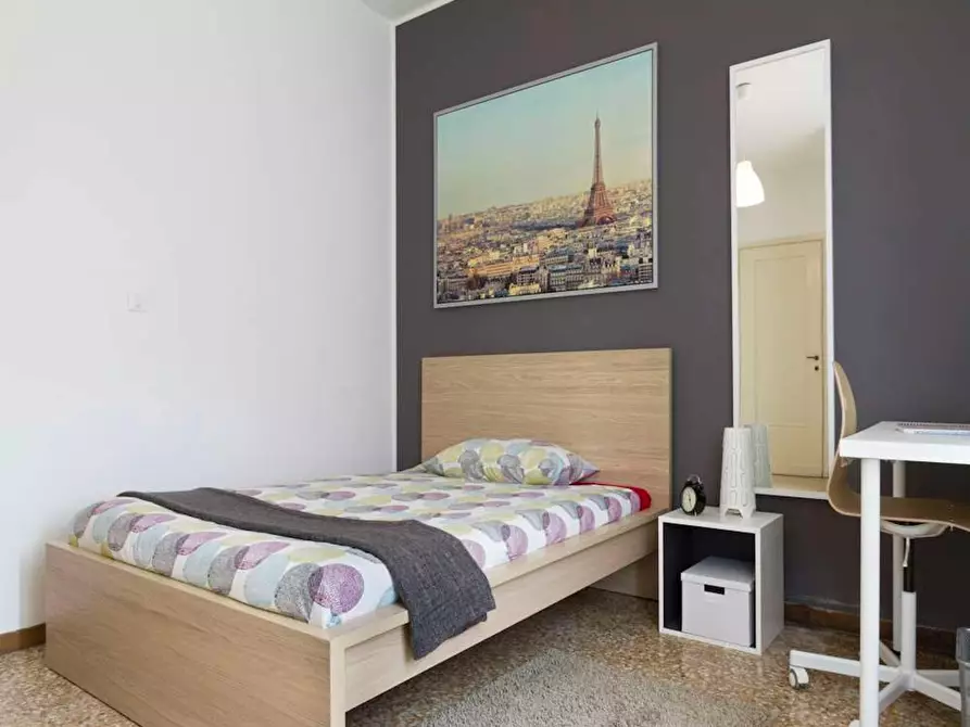 Immagine 1 di Camera in affitto  in Viale Carlo Espinasse a Milano