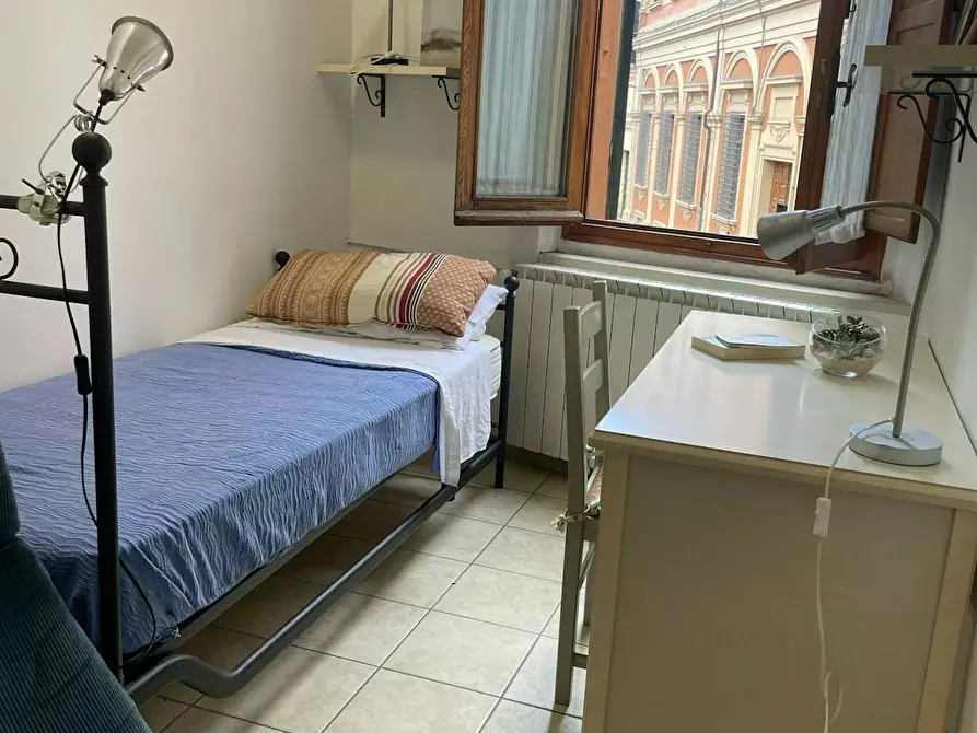 Immagine 3 di Camera in affitto  in Via Zamboni a Bologna