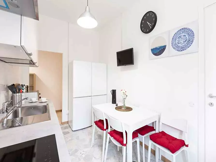 Immagine 8 di Camera in affitto  in Via Lorenteggio a Milano