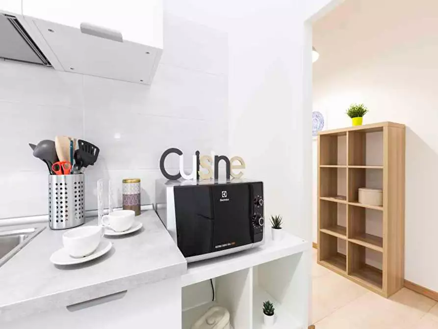 Immagine 9 di Camera in affitto  in Via Lorenteggio a Milano